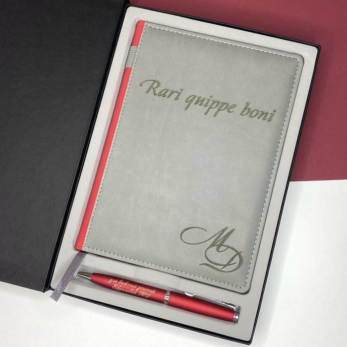 Набор ежедневник с ручкой Pierre Cardin "Petra" c именной гравировкой