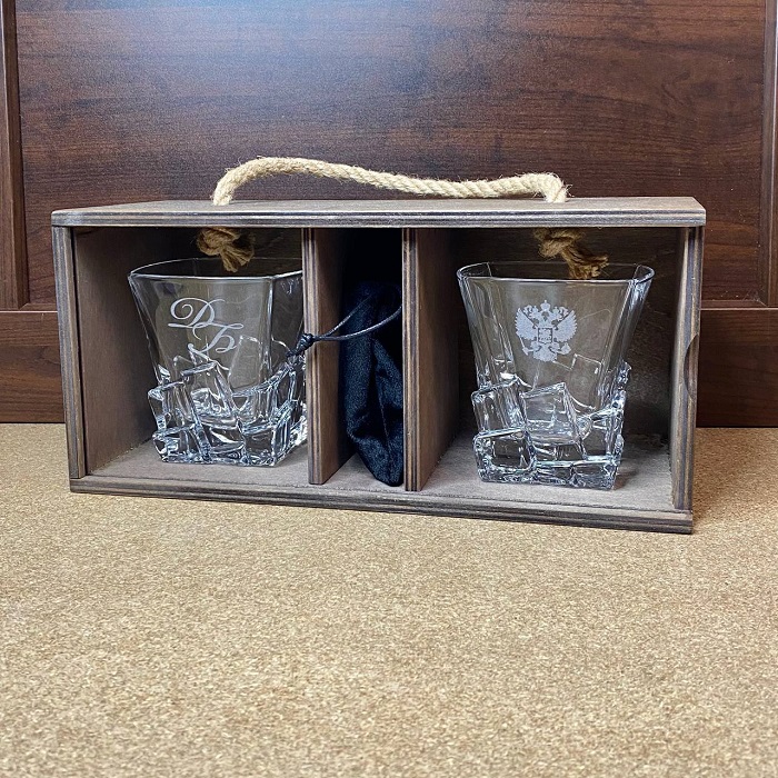 Набор  два стакана для виски в деревянном пенале  "Mondo" с индивидуальной гравировкой