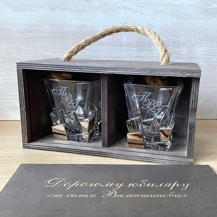 Набор два стакана для виски в деревянном пенале "Silver" с именной гравировкой