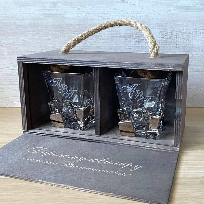 Набор два стакана для виски в деревянном пенале "Silver" с именной гравировкой