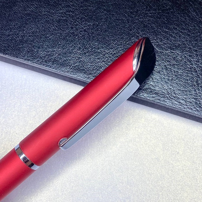 Шариковая ручка с именной гравировкой "Ferra", цвет красный