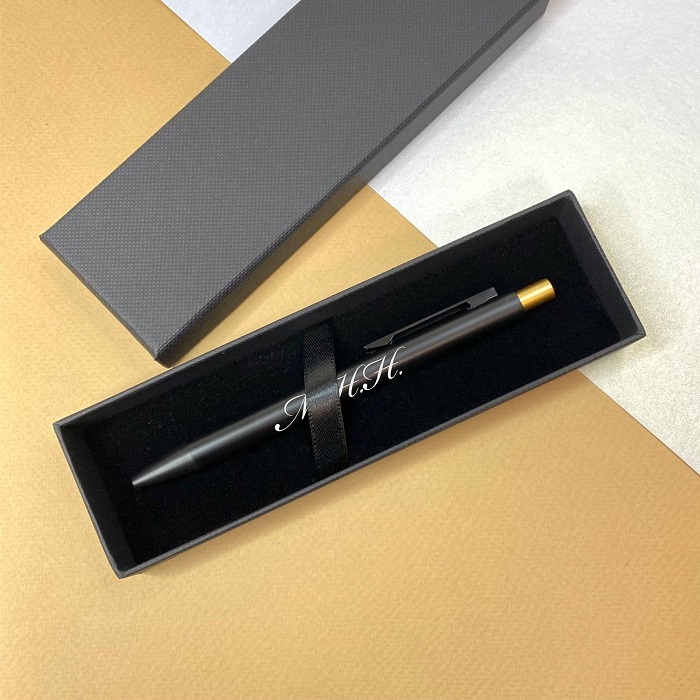 Шариковая ручка с именной гравировкой "Rioni", черный/золото