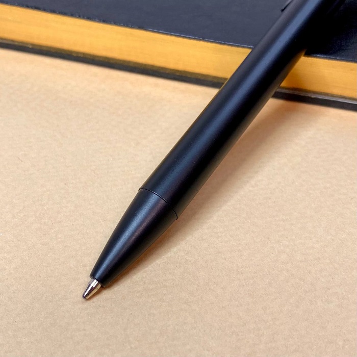 Шариковая ручка с именной гравировкой "Rioni" черный/золото