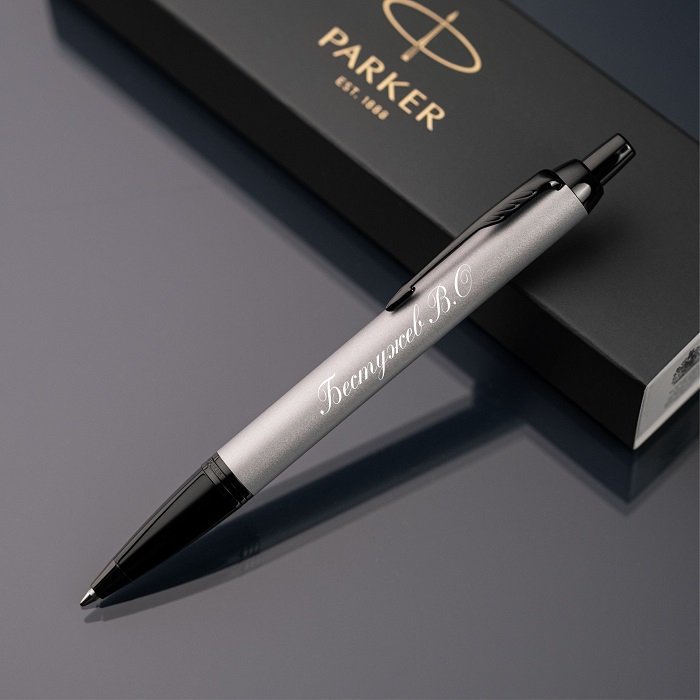 Ручка шариковая Parker IM с именной гравировкой, цвет серебро/черный
