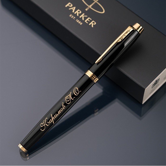 Ручка-роллер Parker IM с именной гравировкой, цвет черный/золото