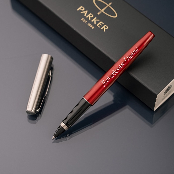 Ручка-роллер Parker Jotter с именной гравировкой, цвет красный