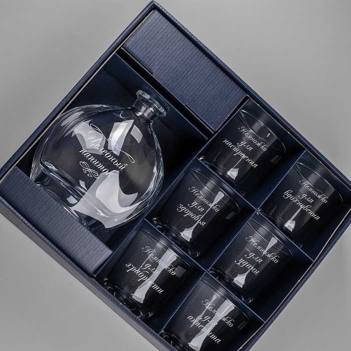 Набор штоф и шесть стаканов для виски "Crystal" с гравировкой в подарочной упаковке
